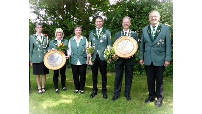 v.li. Königshaus: Bärbel Matthias, Karin Groß, Anita Wehrhahn, Oliver Matthias, Ralf Systermans, Burkhard Matthias. (Foto: Fotos: G. Berger – Arnd)