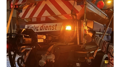 Der moderne Unimog des Rintelner Bauhof kann auch schon Sole ausbringen. (Foto: ste)