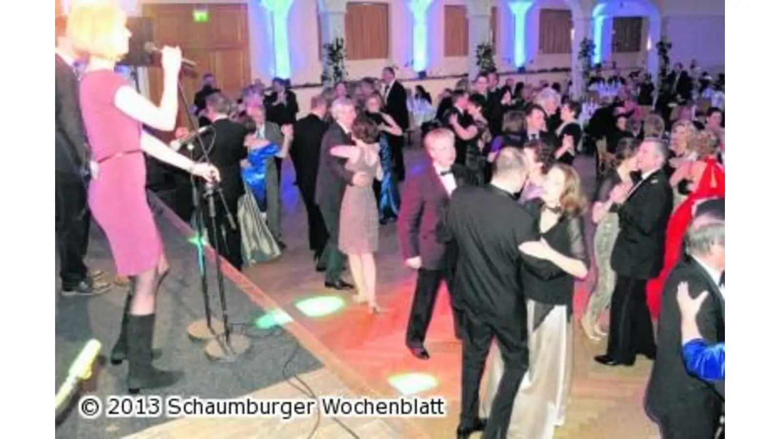 Der Stadtball bereitet 200 Besuchern viel Vergnügen (Foto: red)