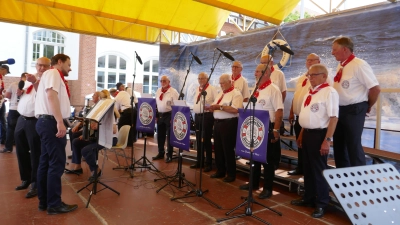 Sorgt für eine besondere Atmosphäre: Der Shanty Chor. (Foto: privat)