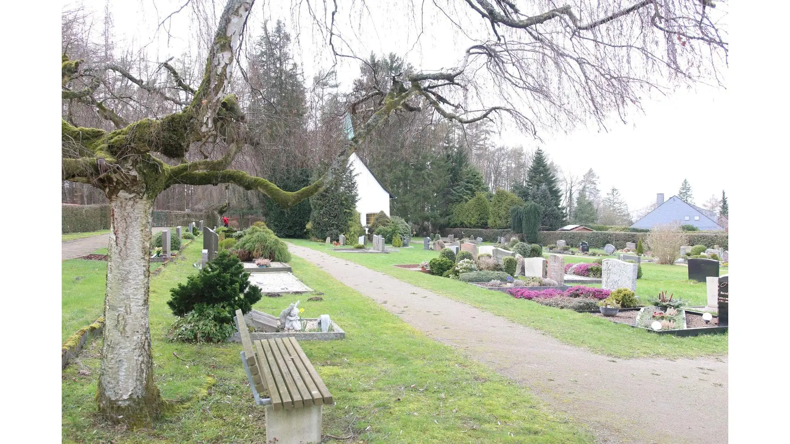 Für die Umgestaltung des Friedhofs in Obernwöhren beginnt nun die Bauphase.  (Foto: bb)