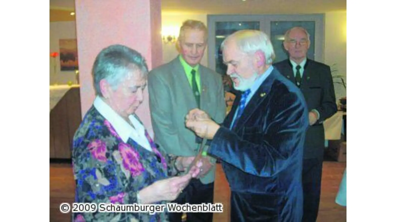 Ehrenauszeichnungen für Elke und Horst Gelhaar (Foto: red)