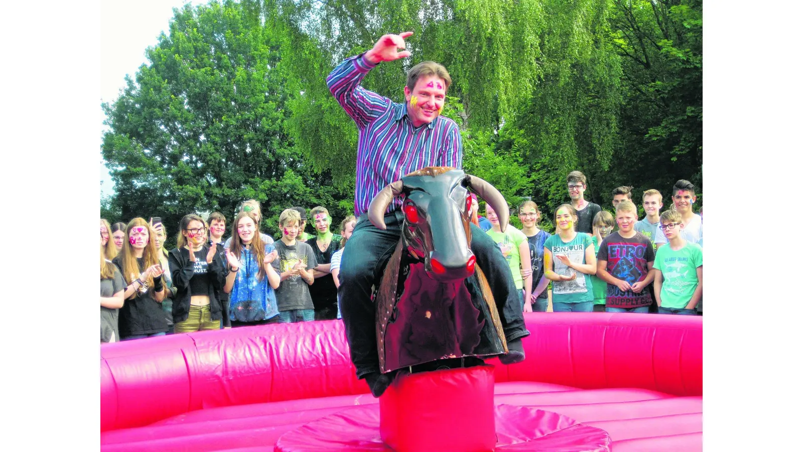 Bullenreiten und Knast für Schulleiter (Foto: ste)