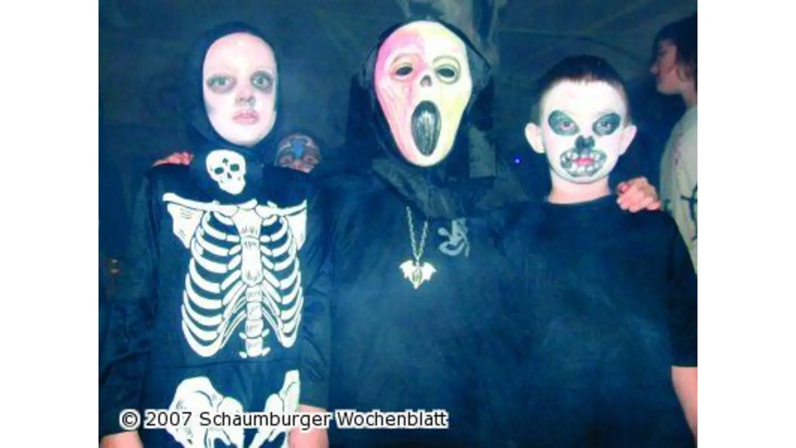 Ekelbowle und Monsteraugen zieren das leckere Buffet (Foto: red)