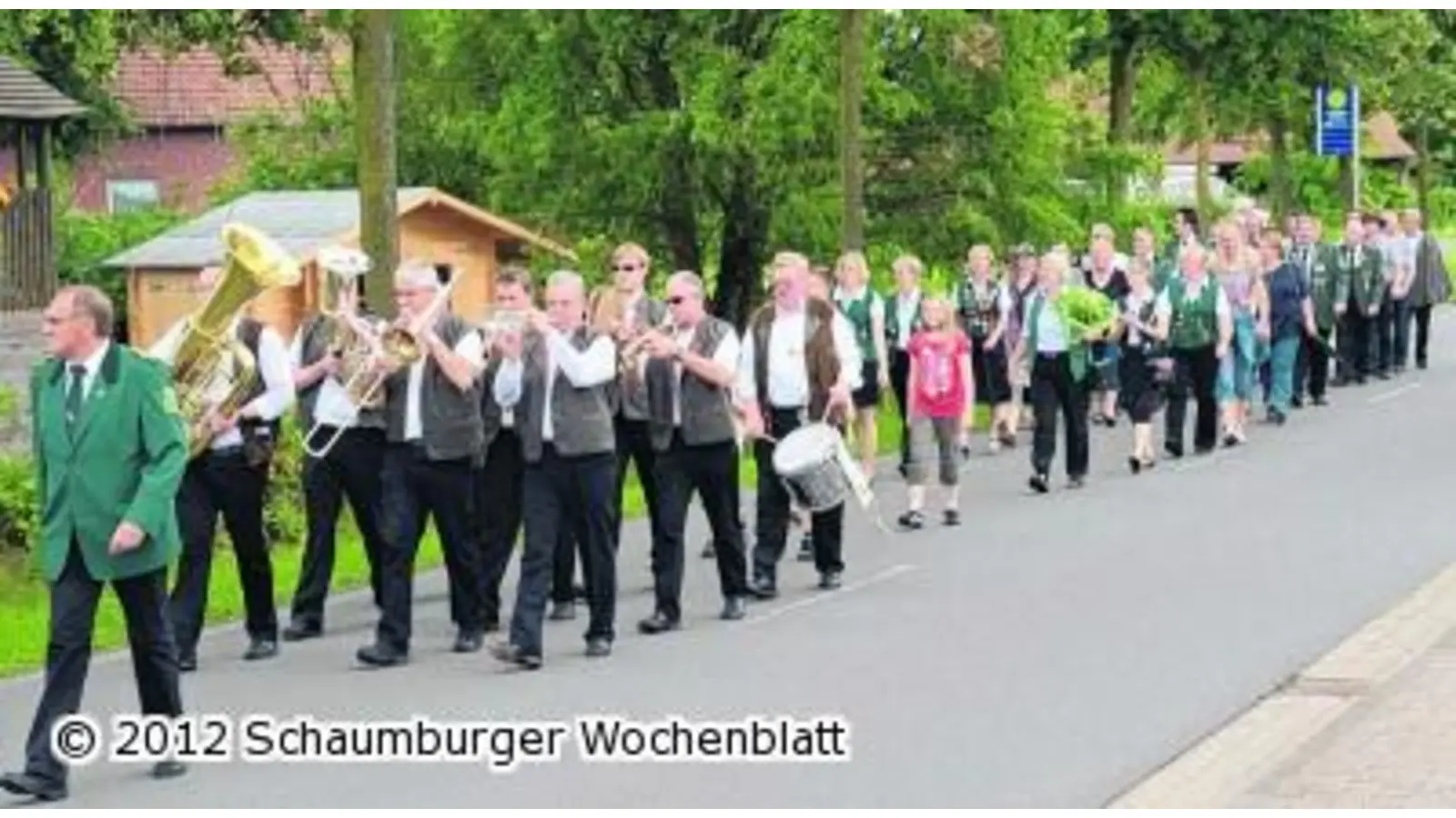 Laut donnernd hallen 84 Salutschüsse (Foto: bt)