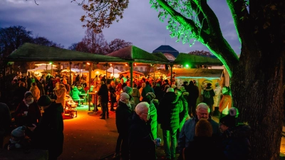 Bad Nenndorf bietet stimmungsvollen Weihnachtsmarkt auf der Esplanade. (Foto: Marie-Christin Pratsch)