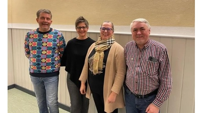 von links: Schriftführer Dirk Imhoff, Stv. Spartenleiterin Antje Hauser, Neue Spartenleiterin Ivonne Ehrlich, 20 Jahre Mitgliedschaft Toni Brisch. (Foto: privat)