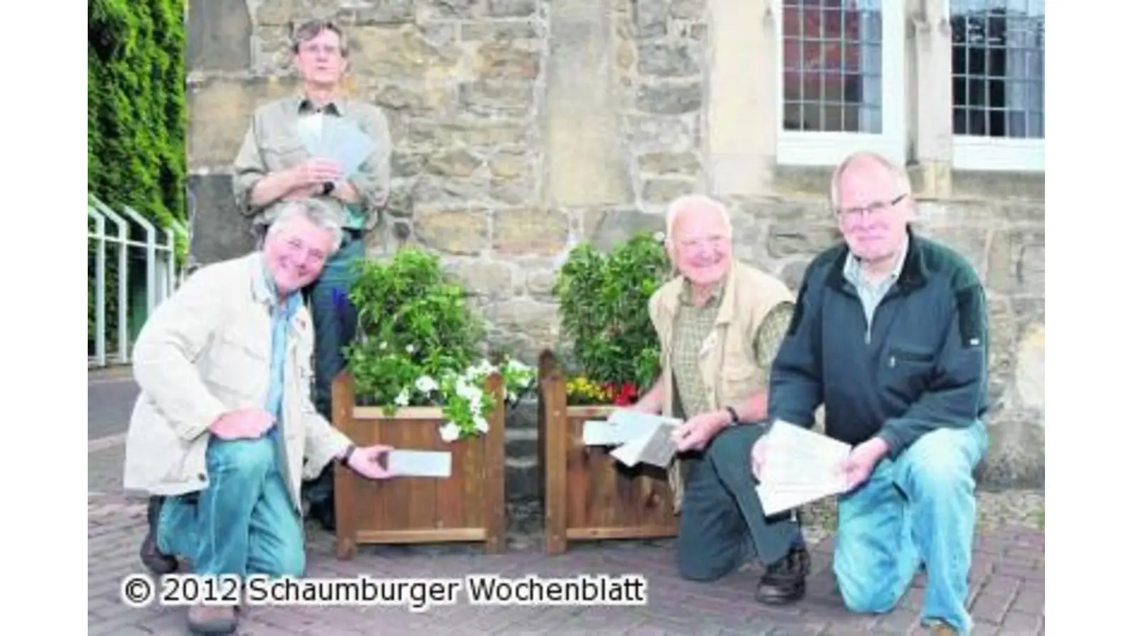 Paten zeigen großes Engagement und bekommen Namensplaketten (Foto: red)