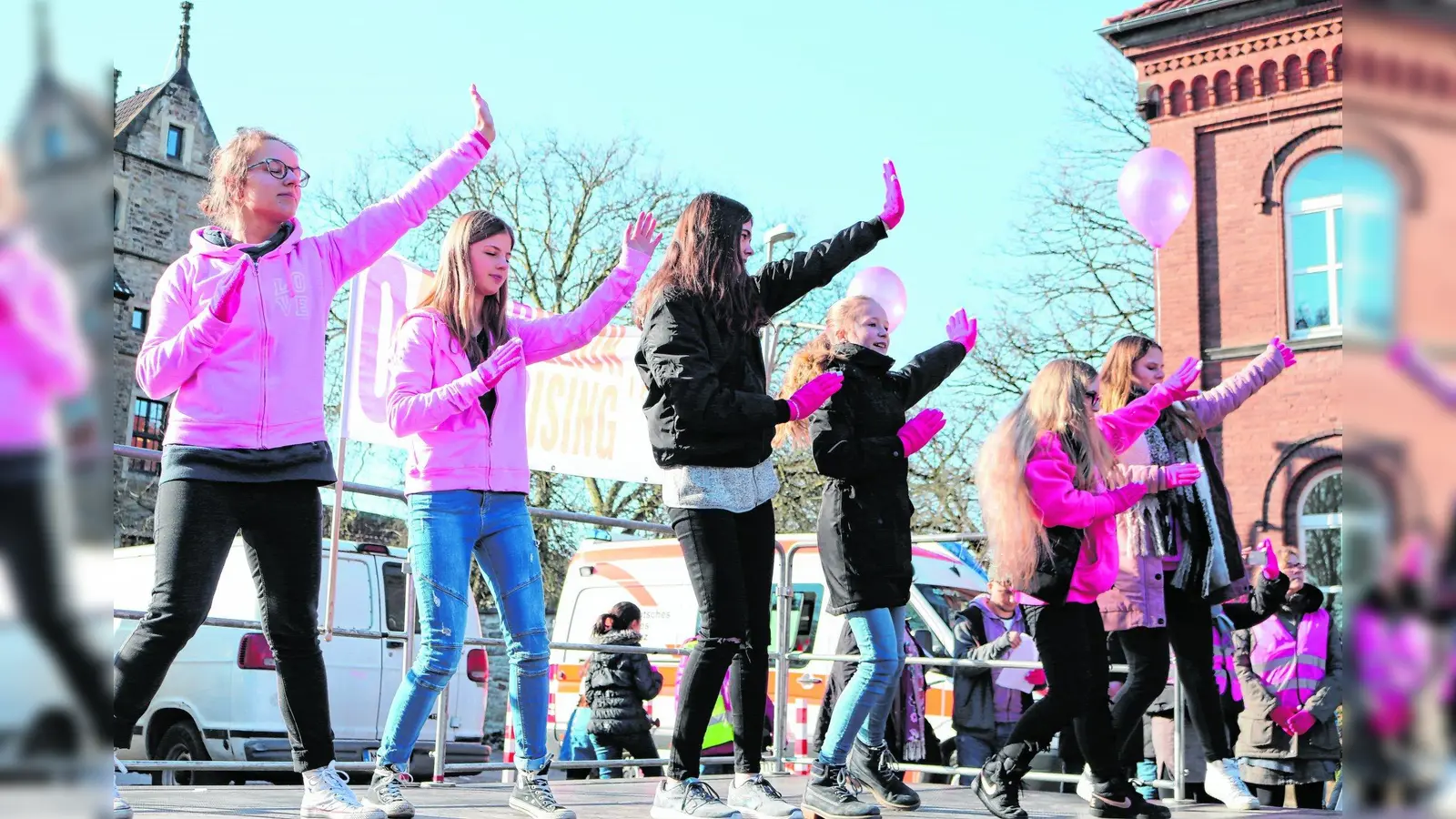Stadthagen setzt mit Tanzen ein Zeichen gegen die Gewalt an Frauen (Foto: jb)