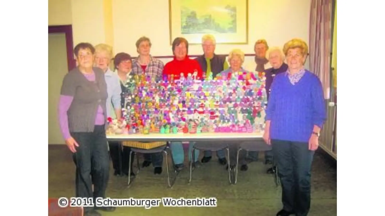 Gestricktes auf Getränkeflaschen (Foto: al)