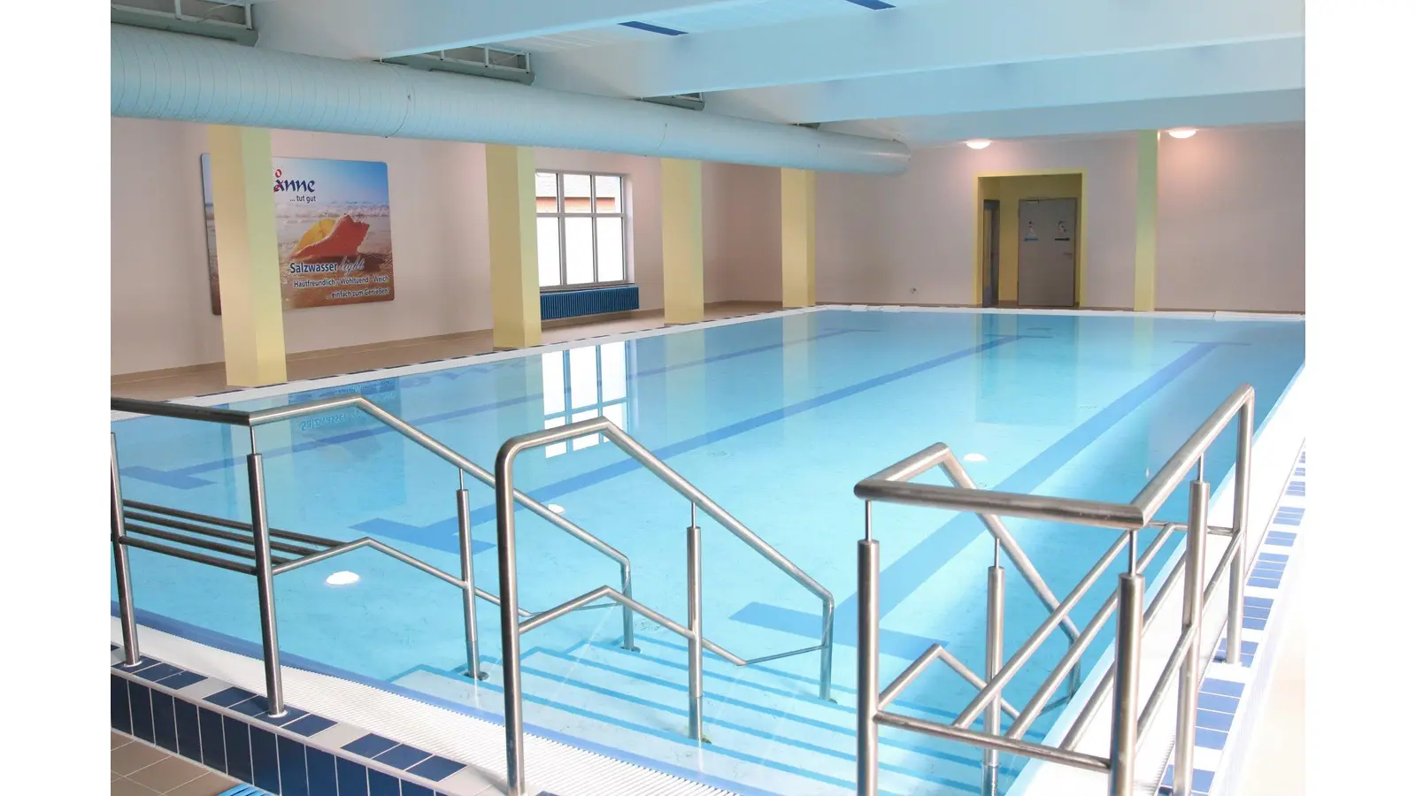 Schwimmspaß nach Corona-Verordnung (Foto: bb)