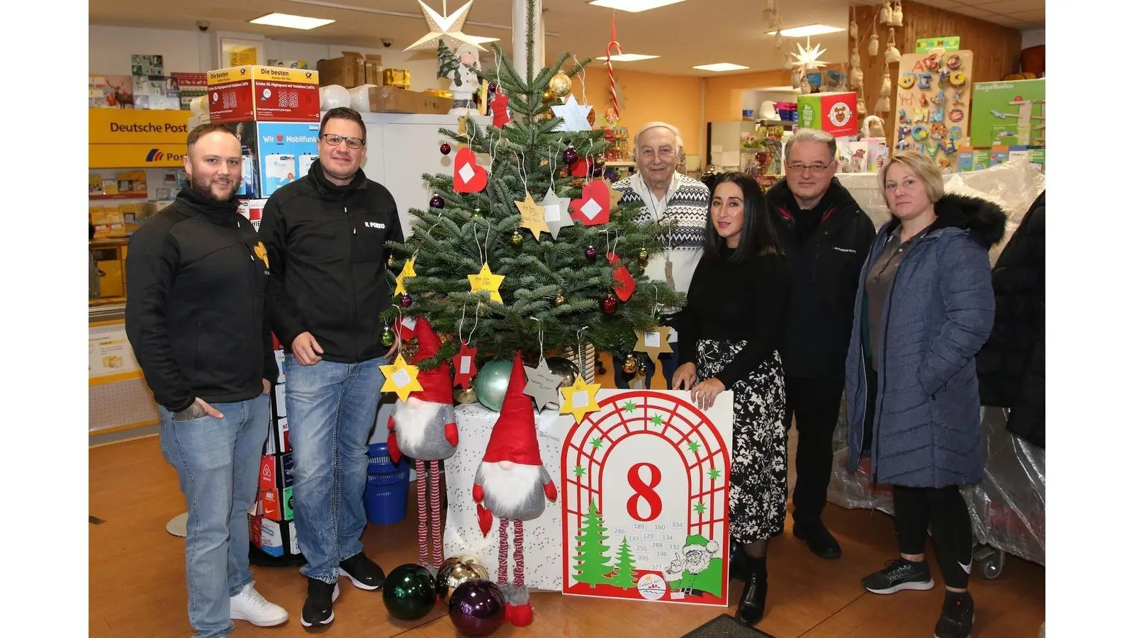 Der HGV bringt sich unter anderem regelmäßig in die Wunschbaumaktion ein und organisiert den Lindhorster Adventskalender. (Foto: archiv)