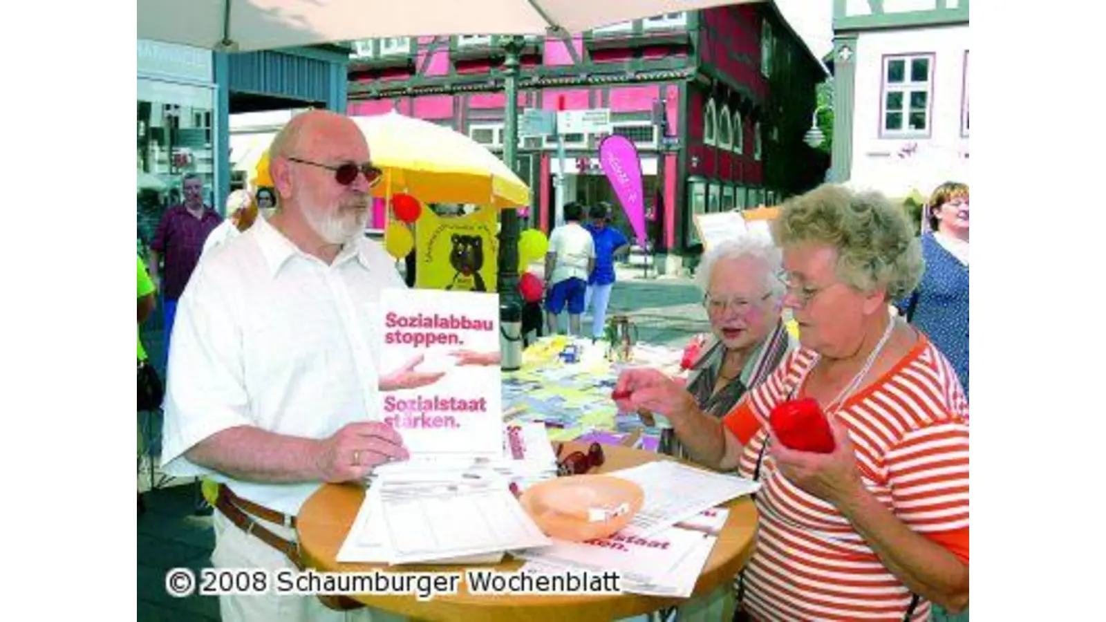 Der Sozialverband mobilisiert mit Unterschriften gegen Sozialabbau (Foto: ste)