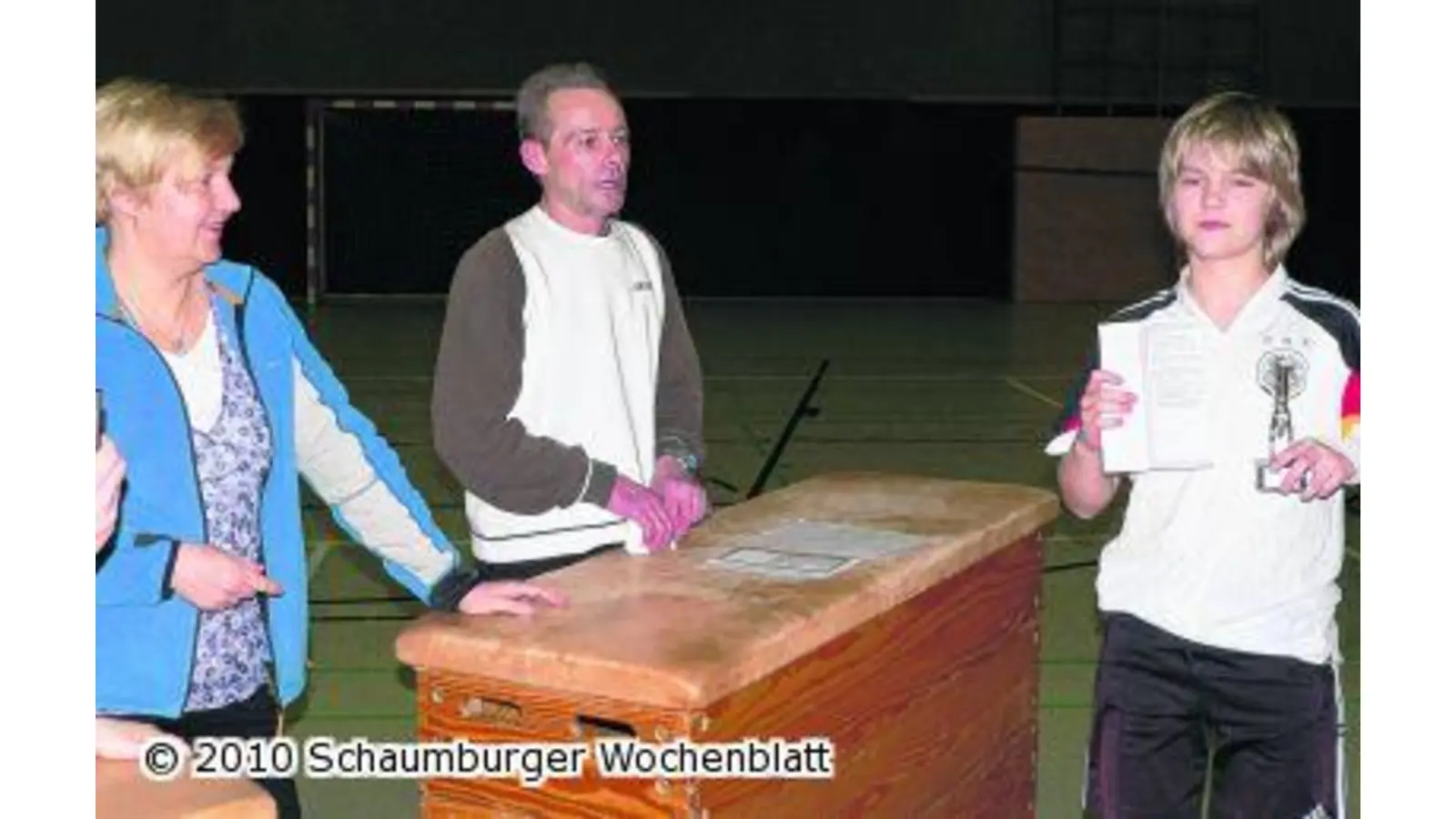 Junge Turner zeigen Leistung (Foto: al)