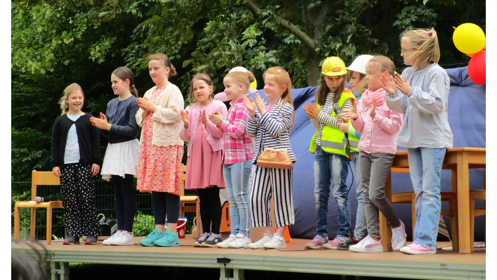 Die Theater AG begeisterte die Gäste mit ihrer „Zeitmaschine”. (Foto: privat)
