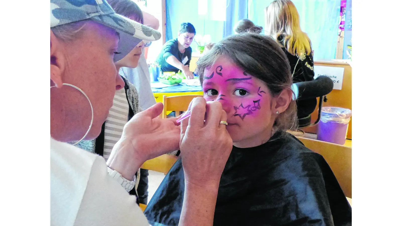 Jede Menge fröhlicher und bunter Trubel in der großen Pusteblume (Foto: red)