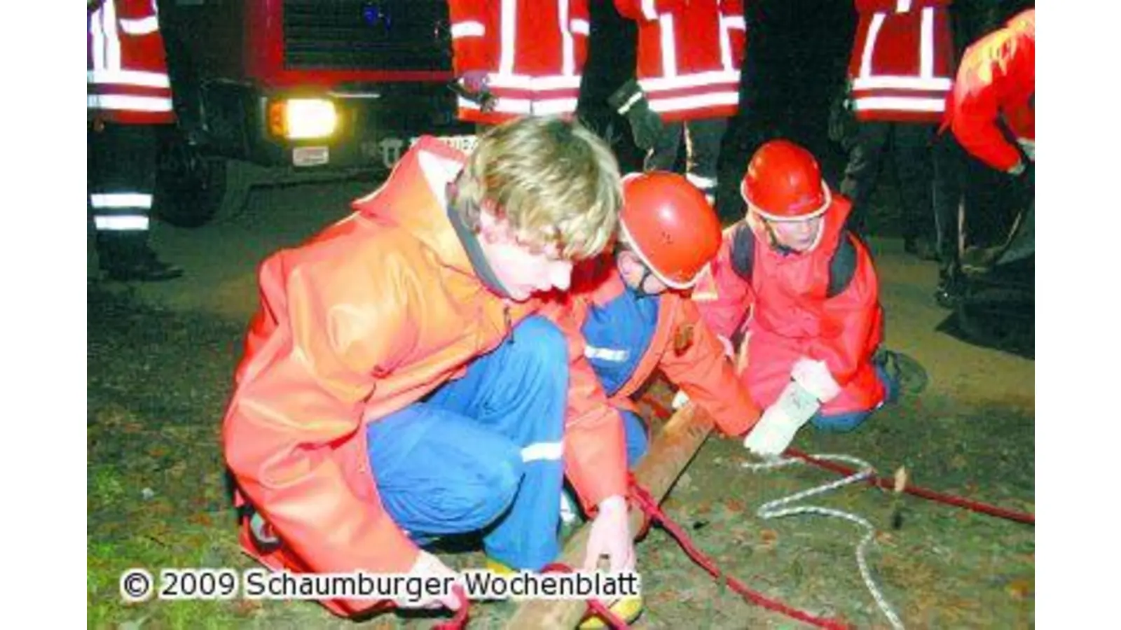 Feuerwehrjugend marschiert nachts durch Stadt und Wald (Foto: bb)
