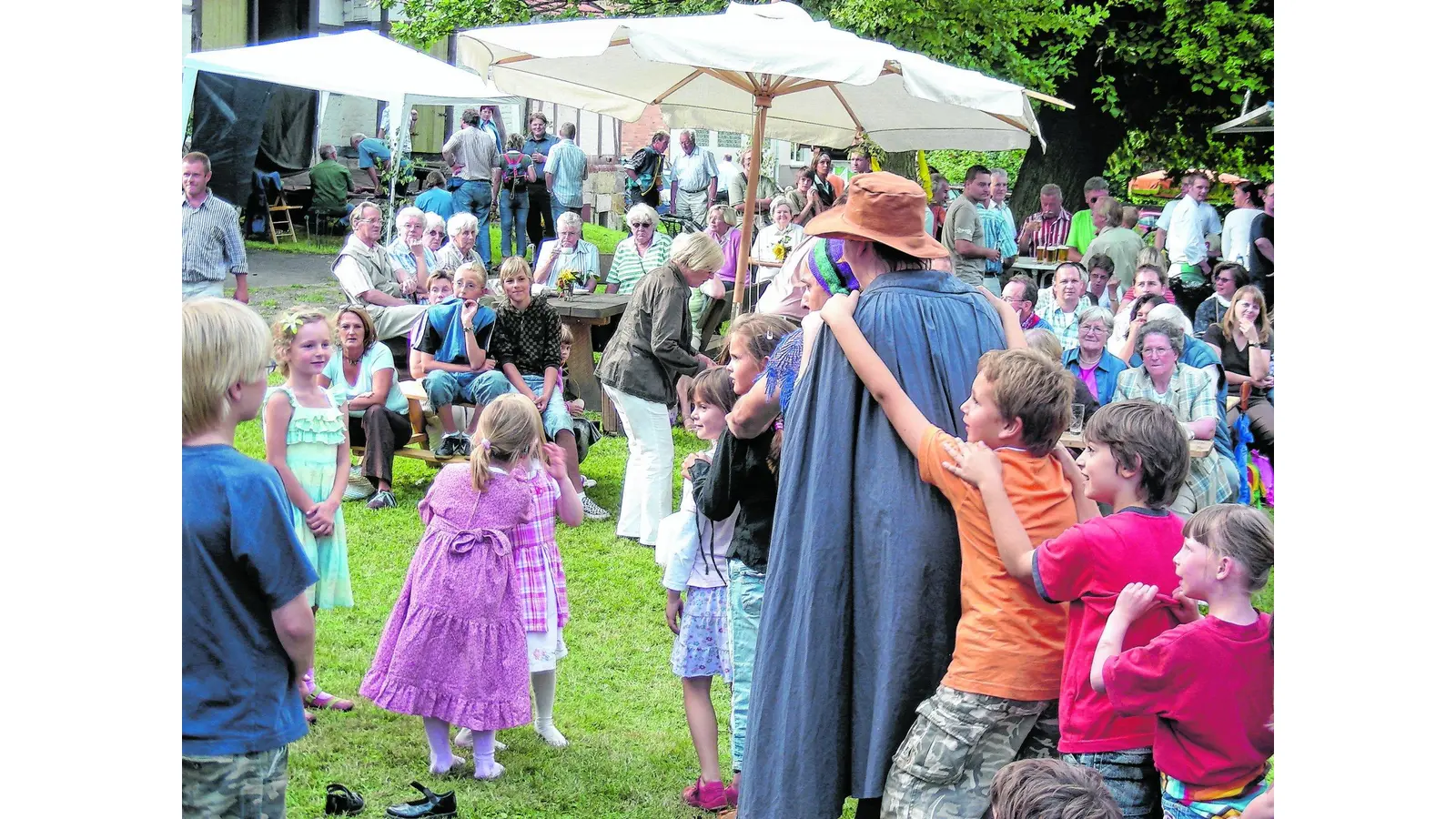 Musik, Tanz und Tradition rund um die Wassermühle (Foto: em)