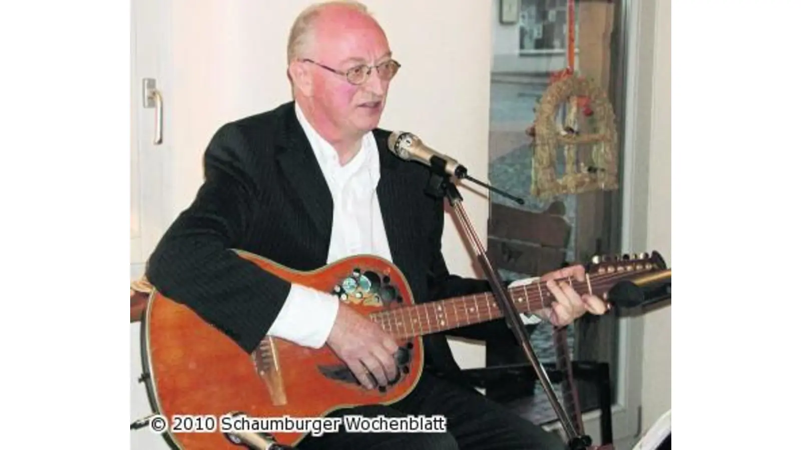 Ein tiefer Griff in die Kiste mit der Aufschrift Irland (Foto: red)