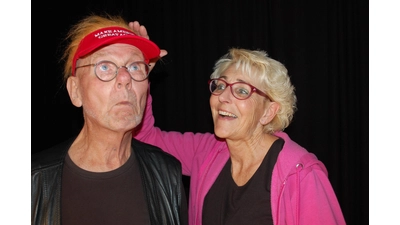 Die Amateurkabarett-Gruppe „Die Mischlinge” steht vor der Premiere ihres neuen Programms.  (Foto: privat)