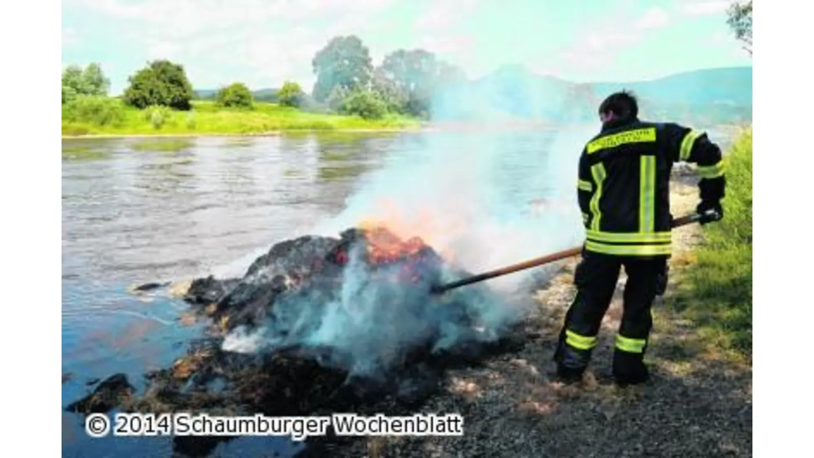 Stroh brennt am Doktorsee (Foto: ste)