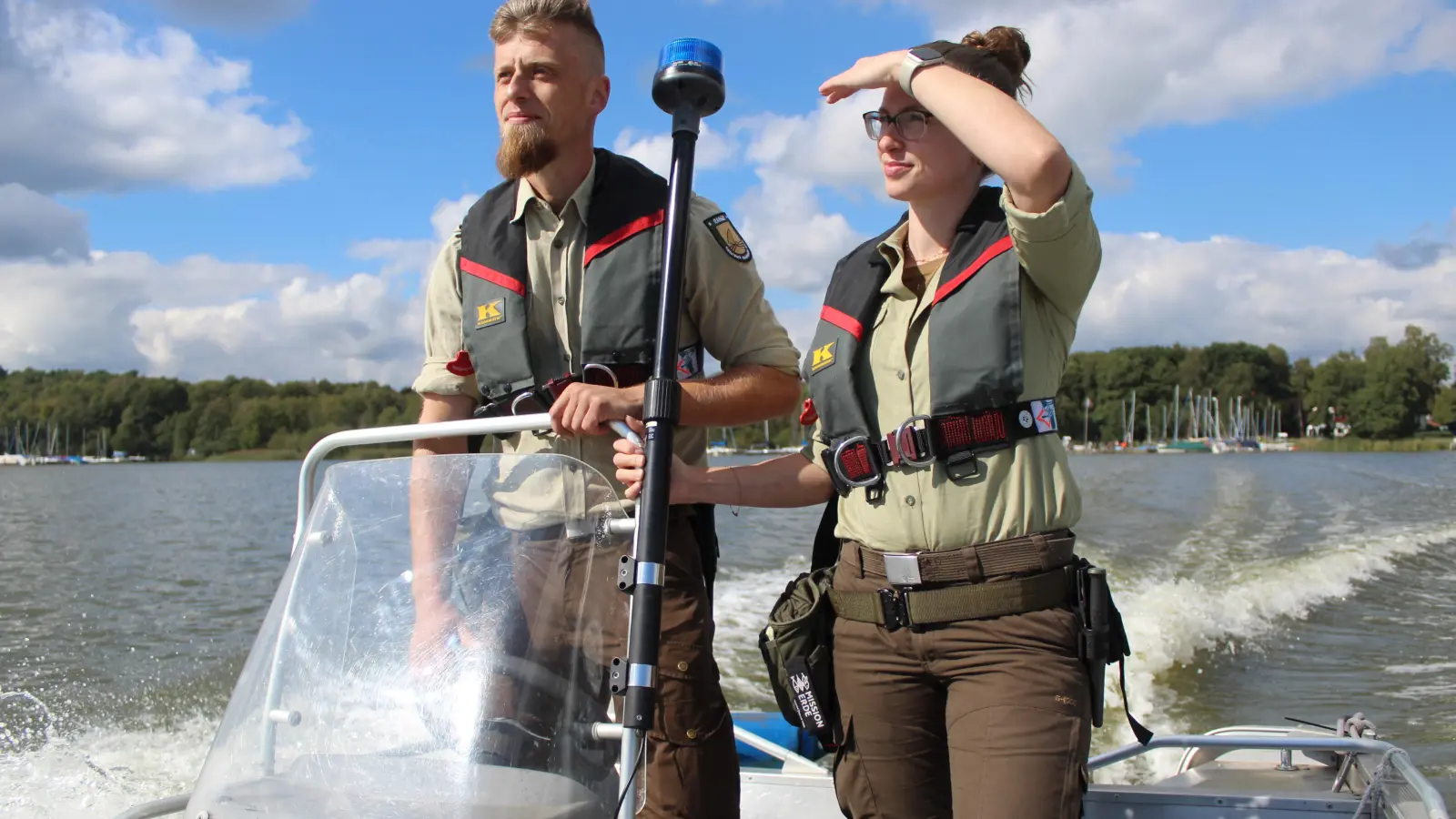 Erste Rangerin im Naturpark: Svenja Becker zusammen mit Ranger Hauke zirfass (Foto: wb)