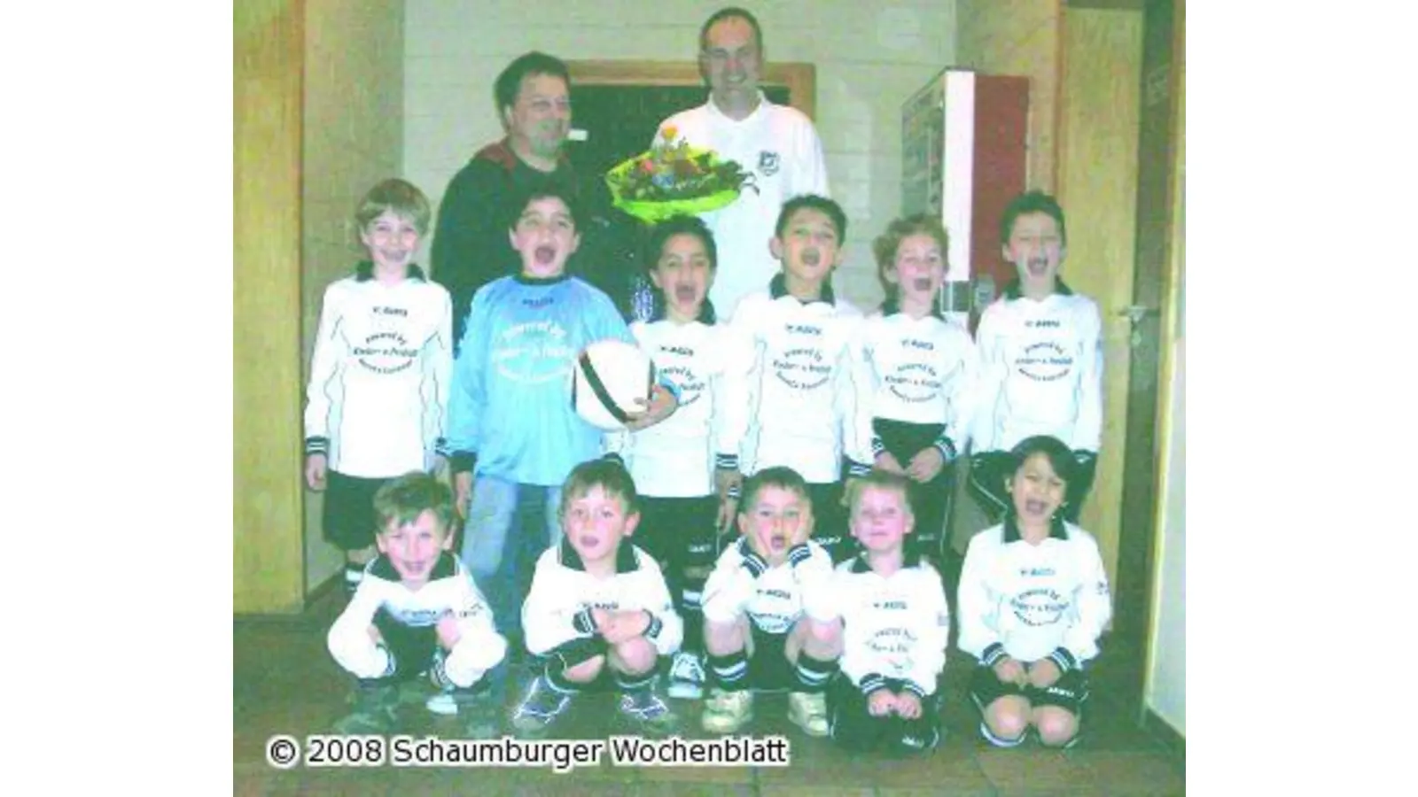 Neue Trikots für G-Jugend (Foto: red)