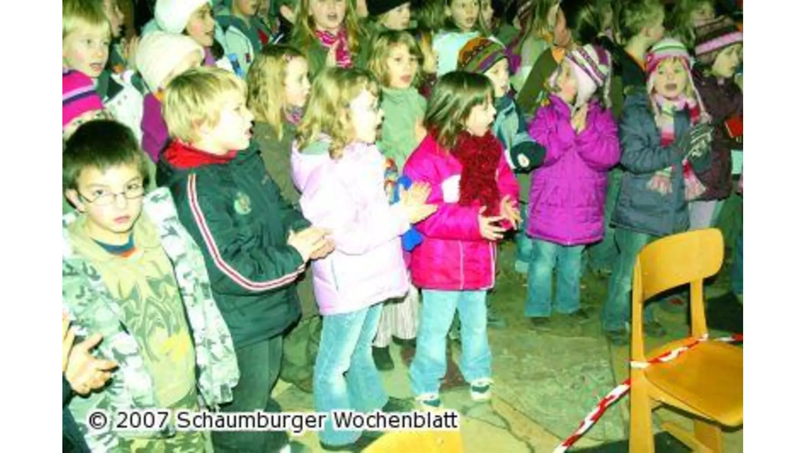 Auf dem Treppchen wird gesungen (Foto: mr)