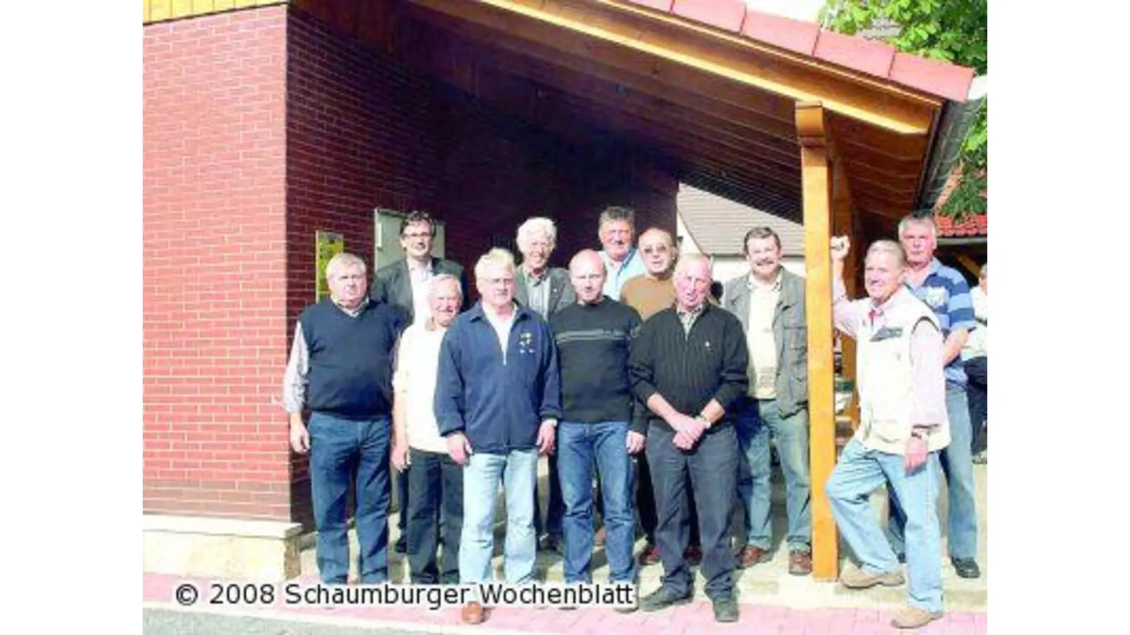 Boulebahn und Gerätehaus ist feierlich eingeweiht (Foto: tt)