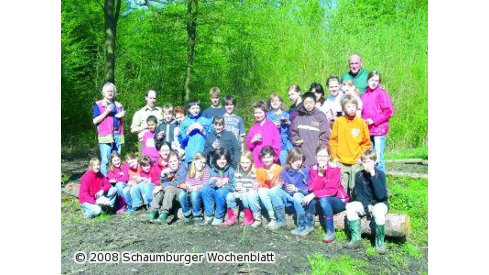 Gymnasiasten pflanzen 400 Eichen (Foto: hb)
