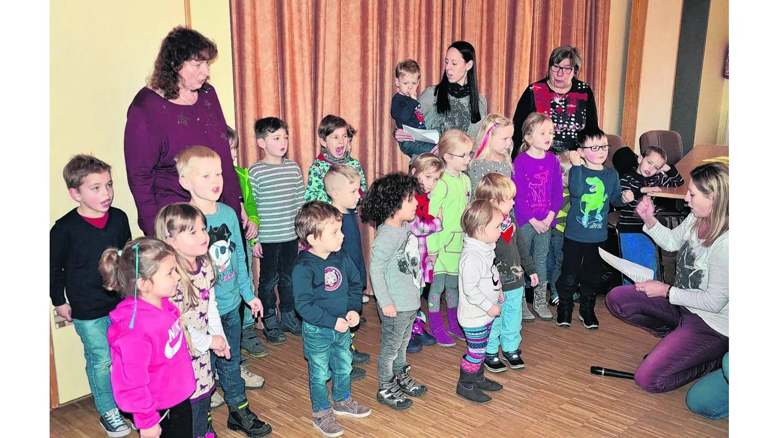 Kleine fleißige Handwerker weihen neuen Anbau ein (Foto: bt)