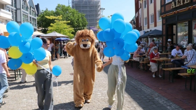 Eindrücke vom Neubürgerempfang, Entenrennen und von der Veranstaltung Wunstorf isst Matjes. (Foto: gi)