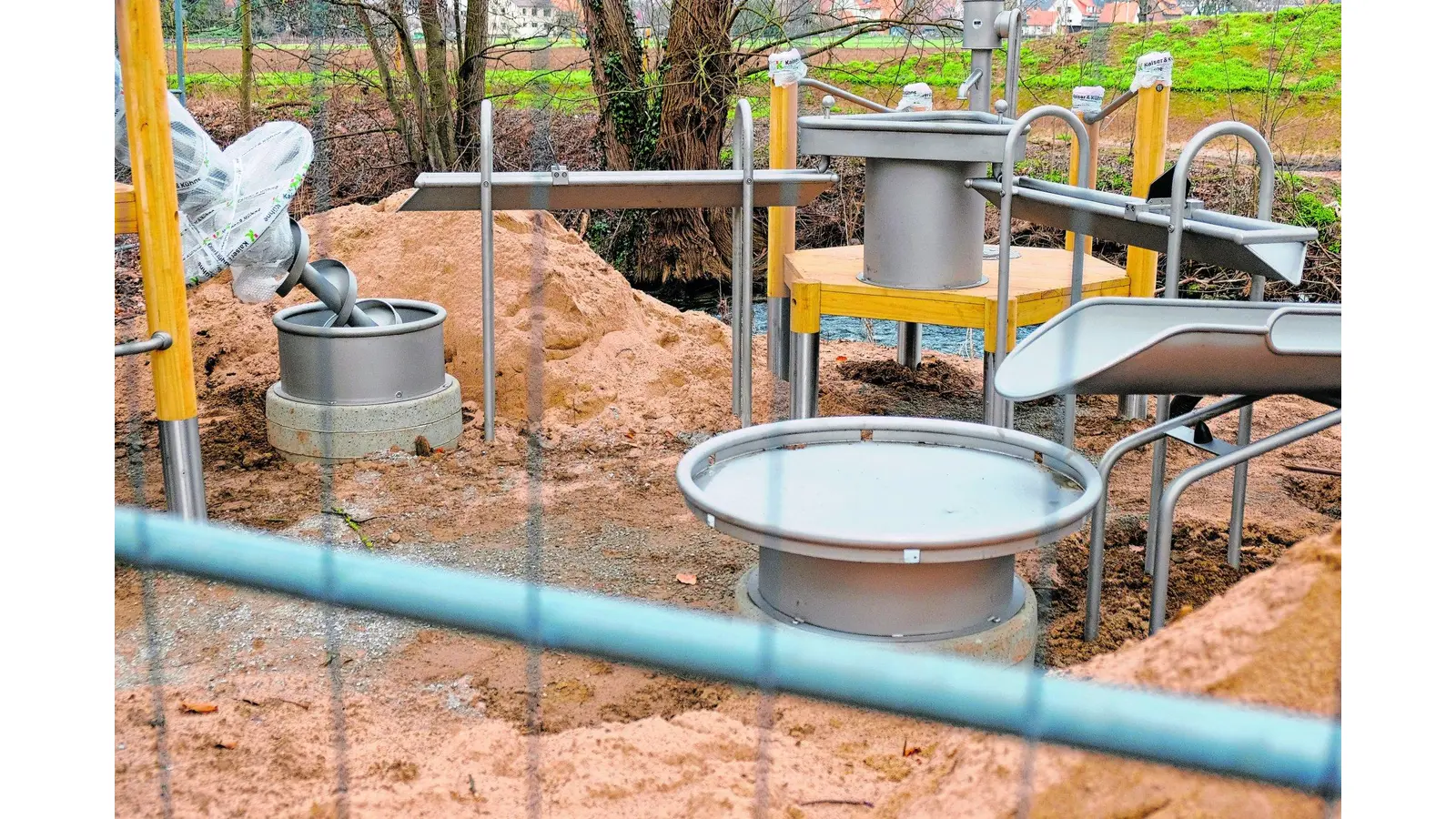 Inklusionsgeräte im Burgpark noch nicht freigegeben (Foto: jl)