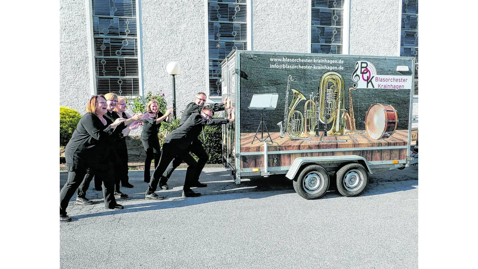 Blasorchester möchte das Publikum verzaubern (Foto: em)