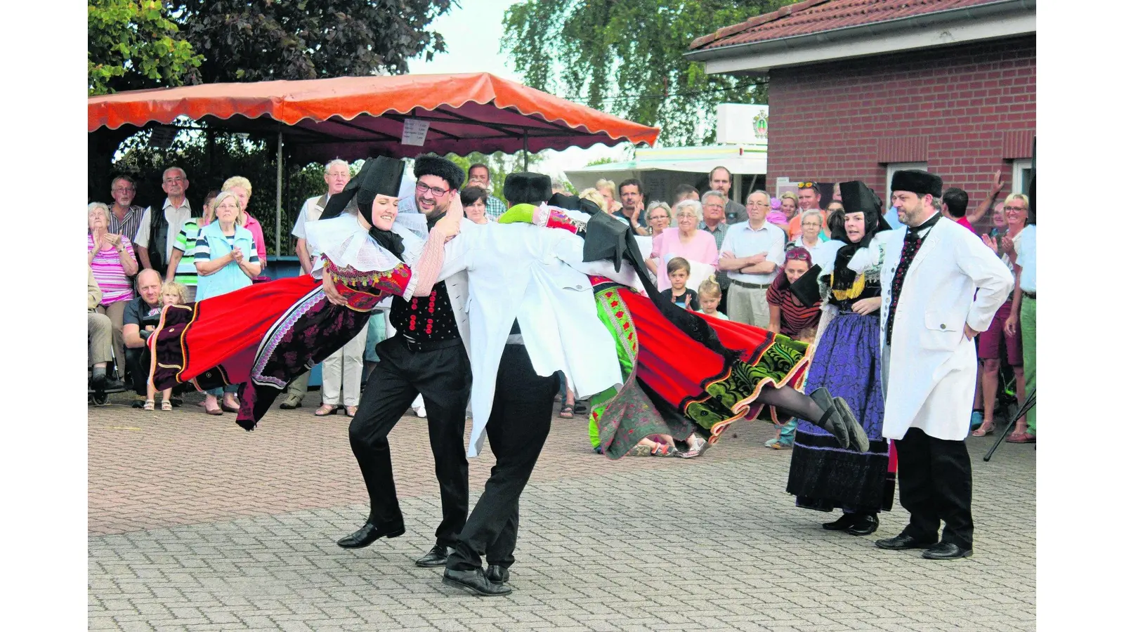 Die roten Röcke fliegen (Foto: red)