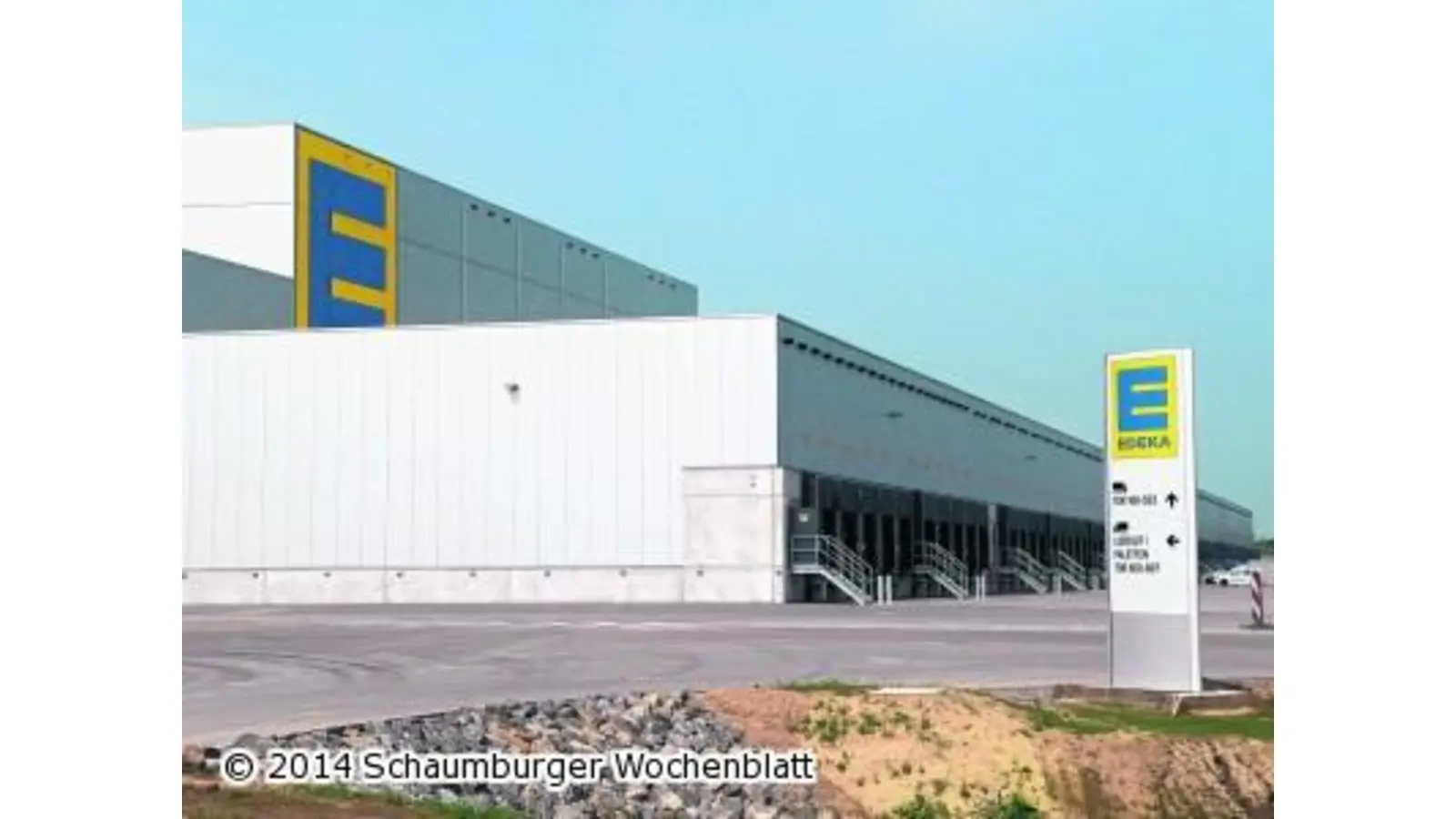 Die ersten Lastzüge rollen zum Lager (Foto: al)