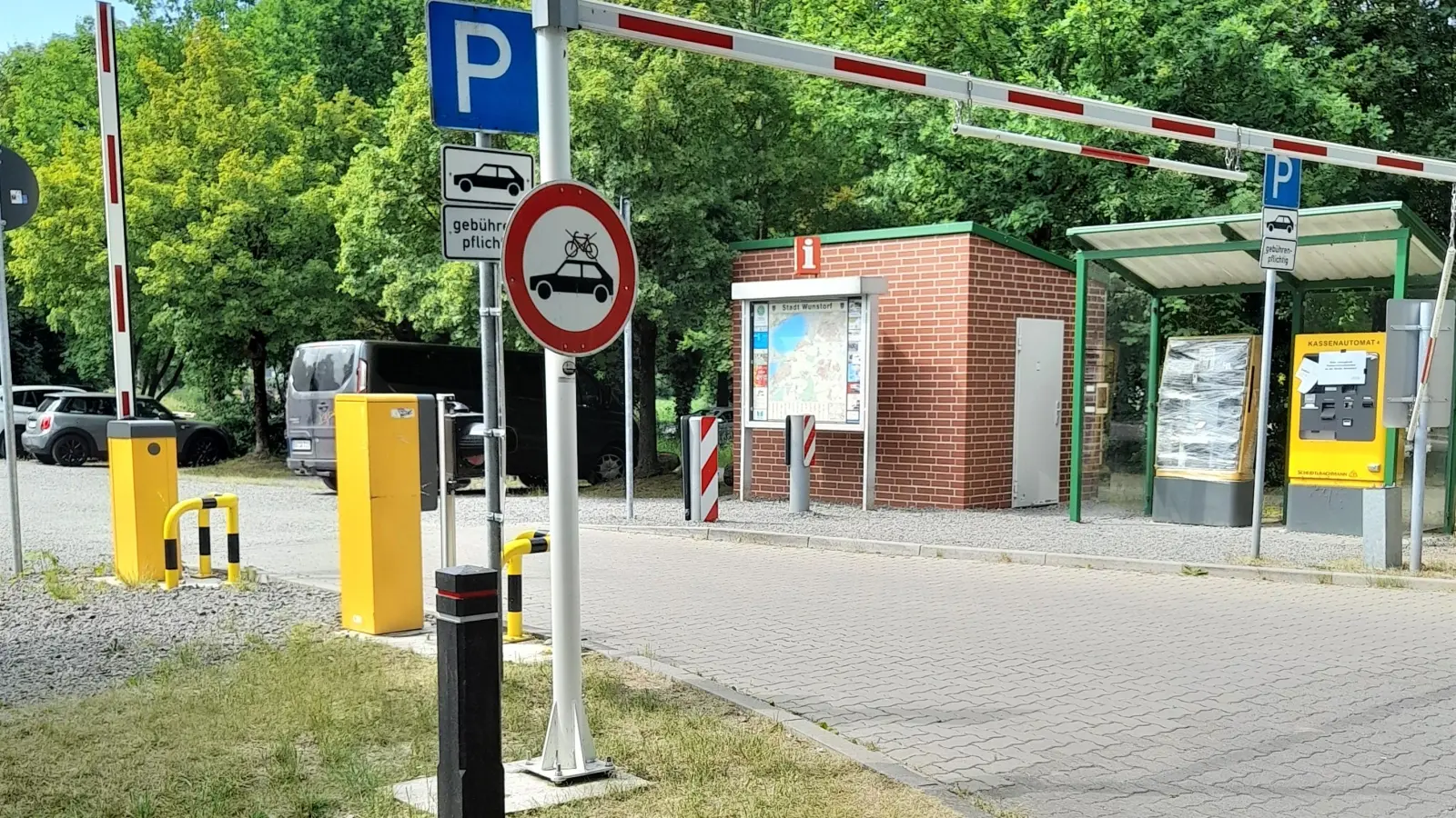 Hier könnte das Parken teurer werden: Parkplatz am Bruchdamm. (Foto: wb)