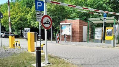 Hier könnte das Parken teurer werden: Parkplatz am Bruchdamm. (Foto: wb)