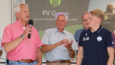 Im Gespräch: Bernd Heidorn (li.) und Janne Stiak. (Foto: gi)