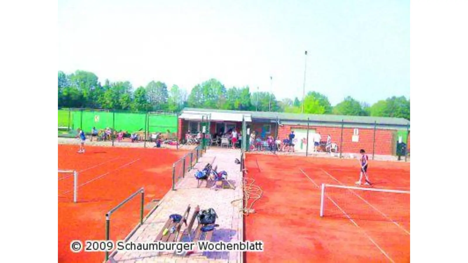 Tennisspieler eröffnen Saison auf sanierter Anlage (Foto: mk)