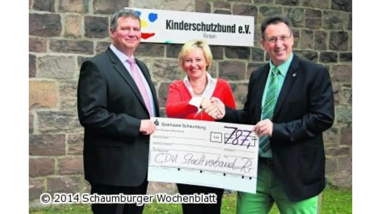 Spenden übergeben (Foto: ste)