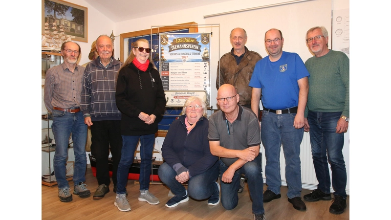 Das Team des erweiterten Vorstandes des Seemannsvereins Niedernwöhren und Umgebung stellt die Planungen für das Jubiläumsjahr 2027 vor.  (Foto: bb)