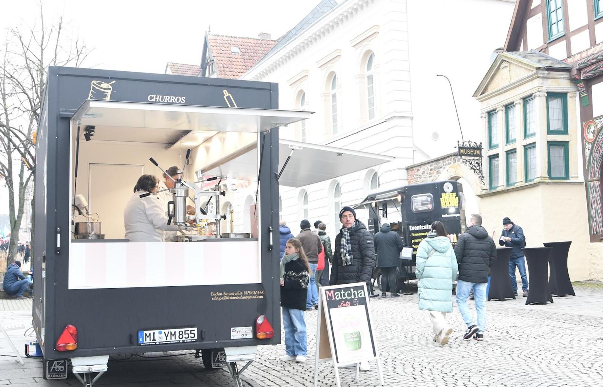 Foodtrucks beim verkaufsoffenen Sonntag im Februar 2026. Schon kurz vor der Ladenöffnung ab 13 Uhr war gut was los in der Innenstadt. (Foto: nd)