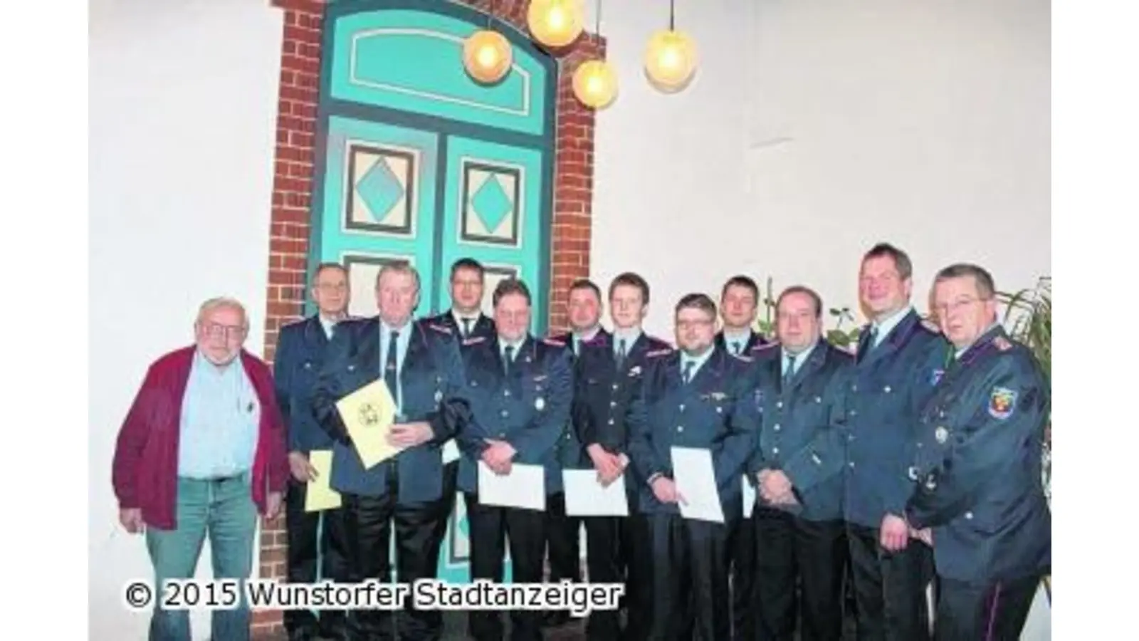 Feuerwehrleute befördert (Foto: jan)