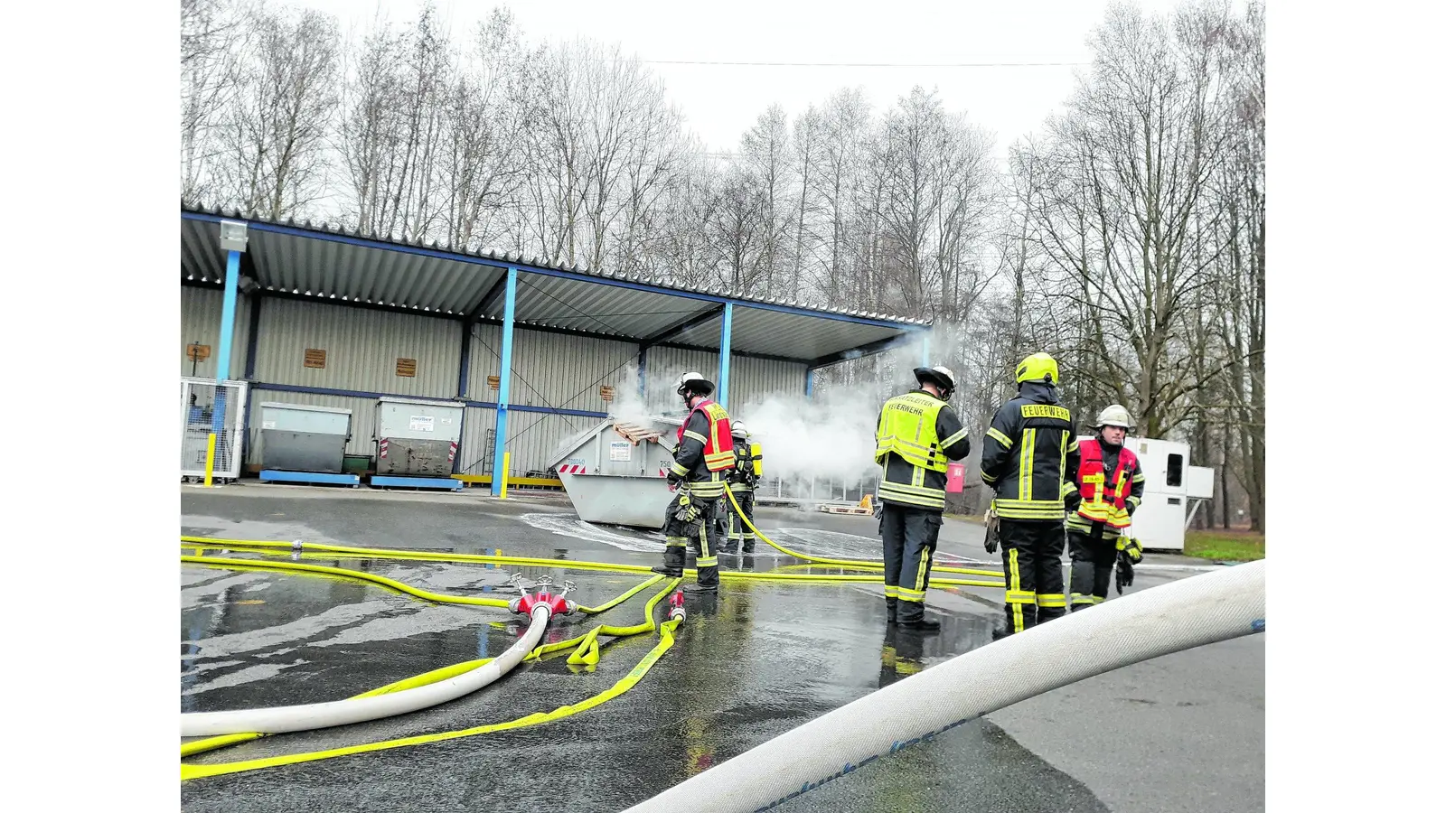 Brennendes Metallpulver sorgt für Gefahr (Foto: em)