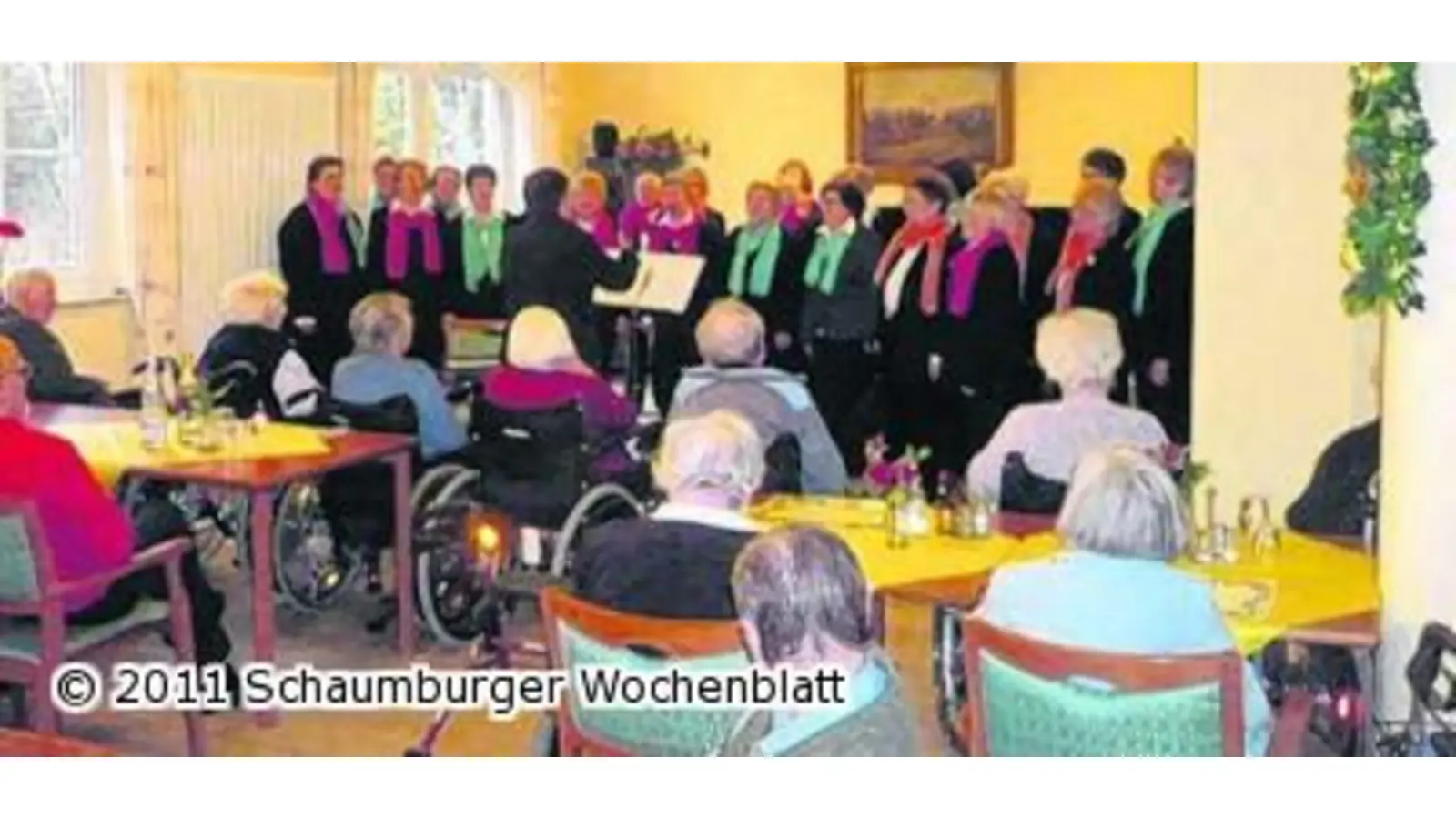Frauenchor erfreut Senioren (Foto: hb)