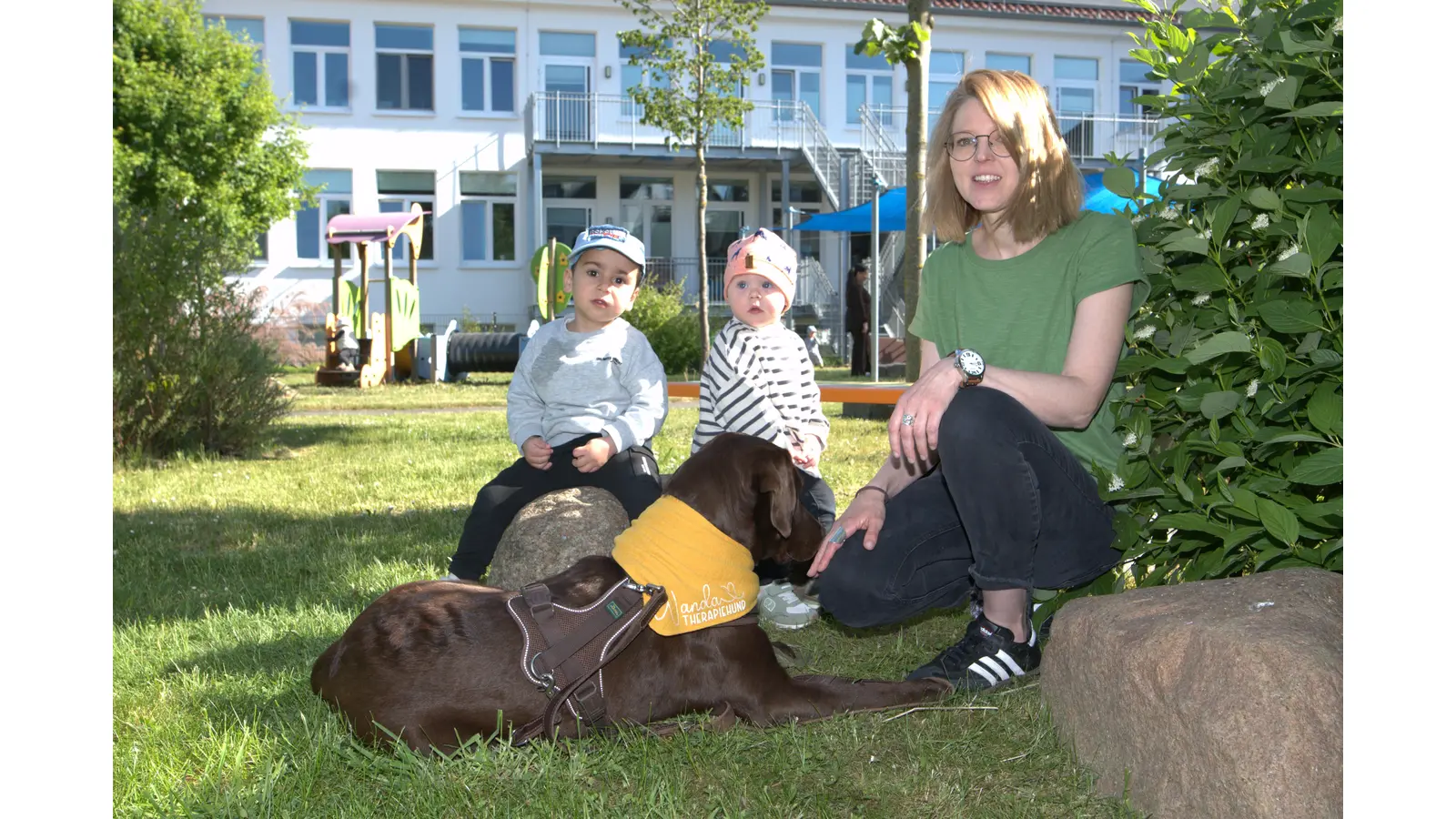 Wanda mit Frauchen und zwei ihrer Schützlinge. (Foto: nd)