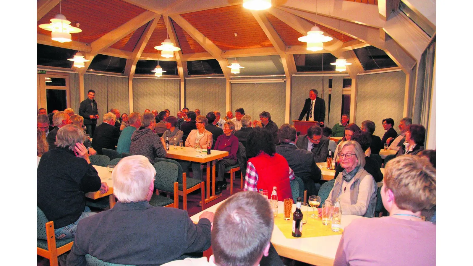 Neujahrsempfang mit Würstchen und Kartoffelsalat (Foto: gi)