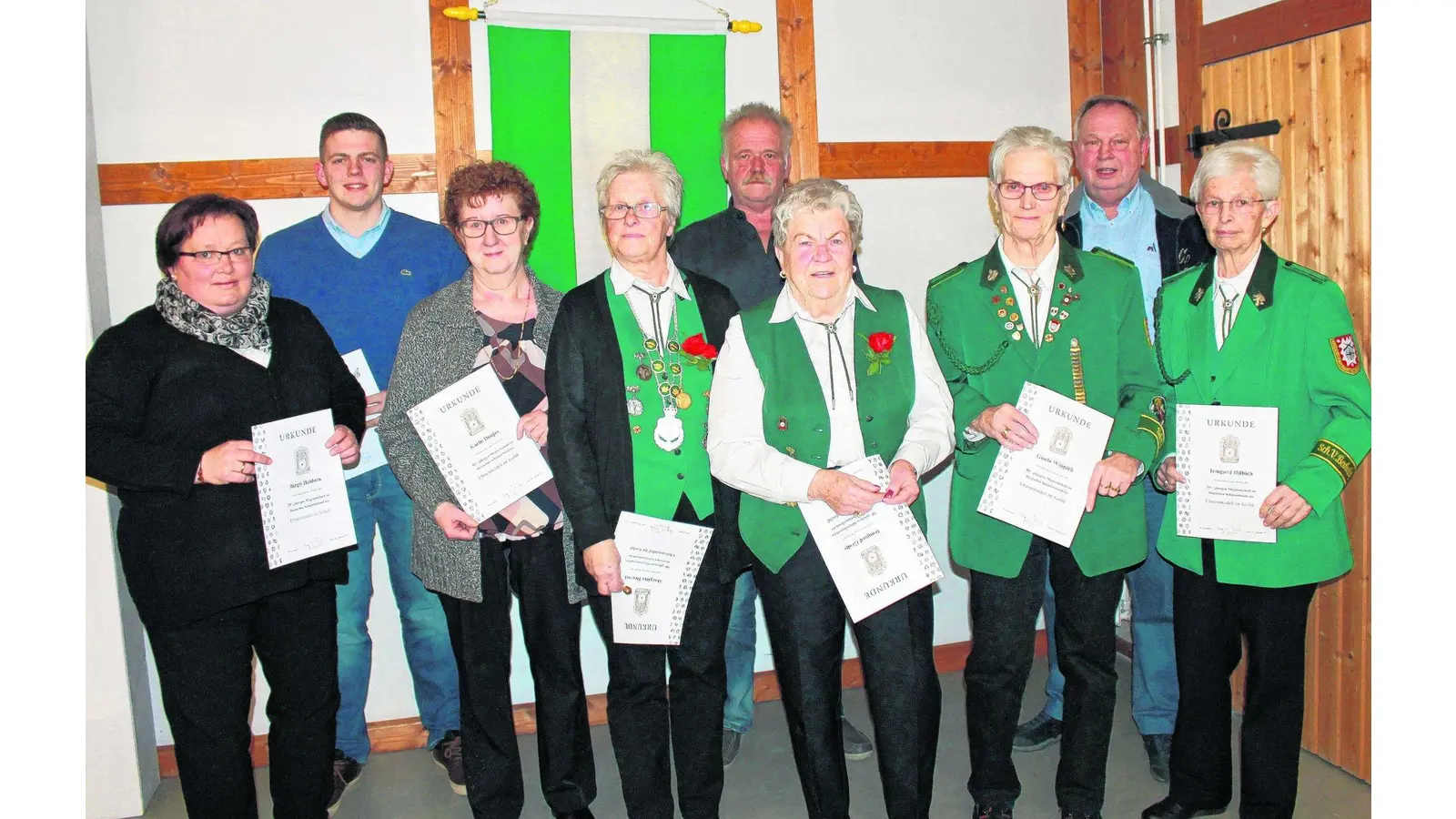 Fleißige Schützen packen kräftig zu (Foto: red)