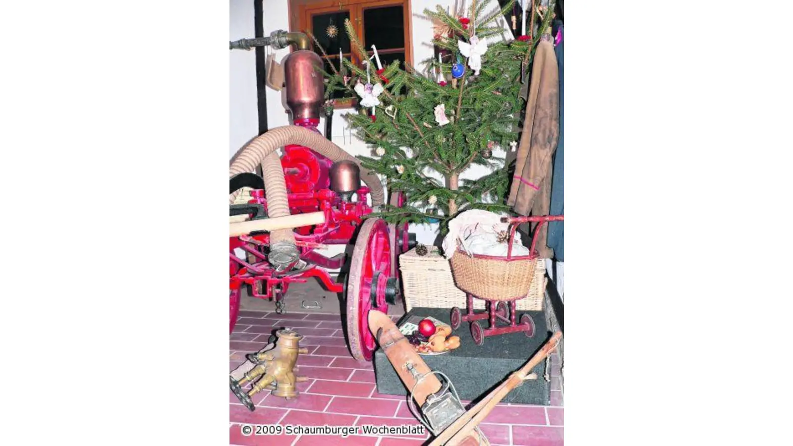 Auch der Christbaumschmuck ist schon über hundert Jahre alt (Foto: al)